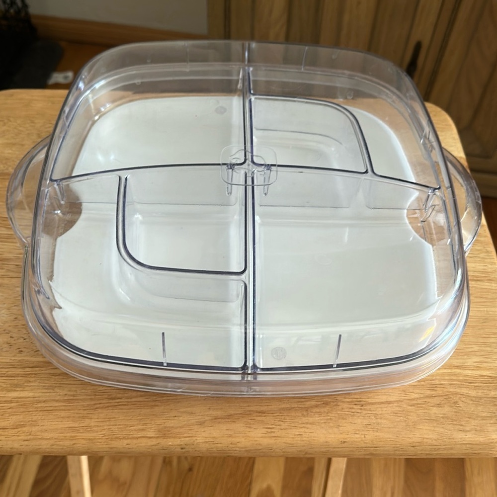 Pampered chef veggie/fruit/egg tray